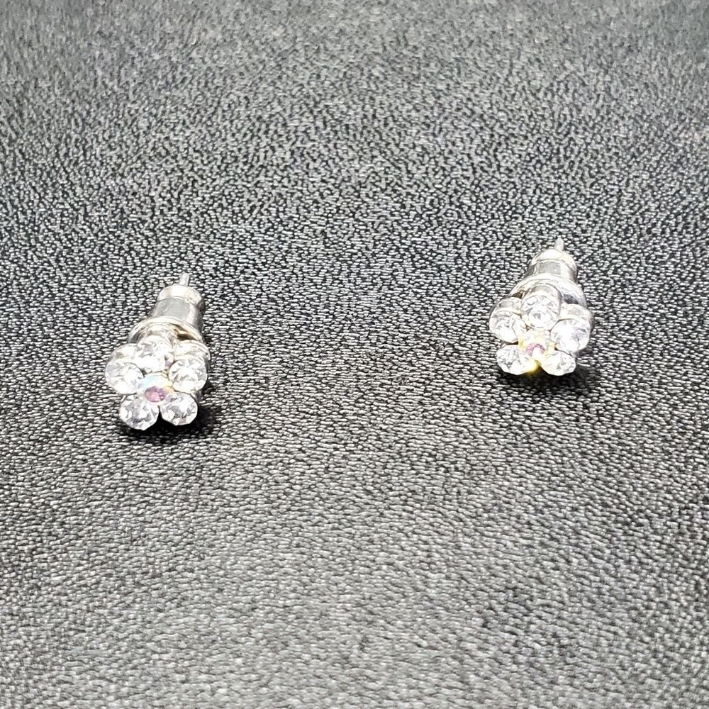Silver tone sparkly rhinestone flower earrings
